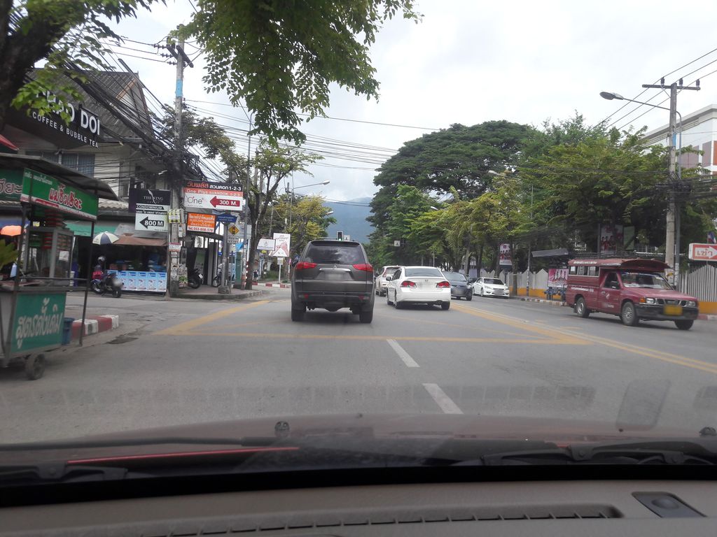ภาพถนนตรงที่ ข้าวซอยไก่ by สิบเก้า ตั้งอยู่ ถ่ายโดย ratchaphat พ.ศ. 2561 (2018) · A street-level view of where ข้าวซอยไก่ by สิบเก้า · Khao Soi Kai By Sipkao stands, by ratchaphat in 2561 (2018)