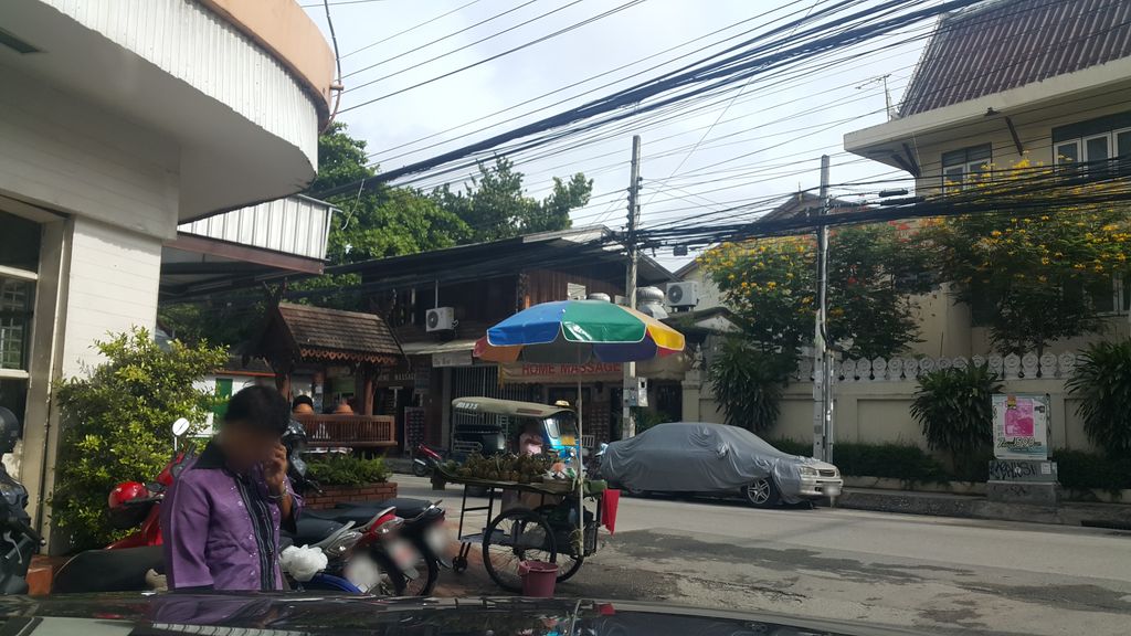 ภาพถนนตรงที่ Best Sure Tattoo Academy ตั้งอยู่ ถ่ายโดย jrcarlsen พ.ศ. 2559 (2016) · A street-level view of where Best Sure Tattoo Academy stands, by jrcarlsen in 2559 (2016)