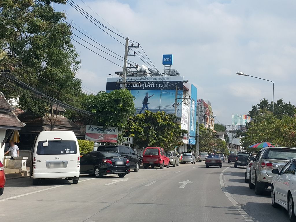 ภาพถนนตรงที่ Happy Fox Cafe ตั้งอยู่ ถ่ายโดย jrcarlsen พ.ศ. 2558 (2015) · A street-level view of where Happy Fox Cafe stands, by jrcarlsen in 2558 (2015)