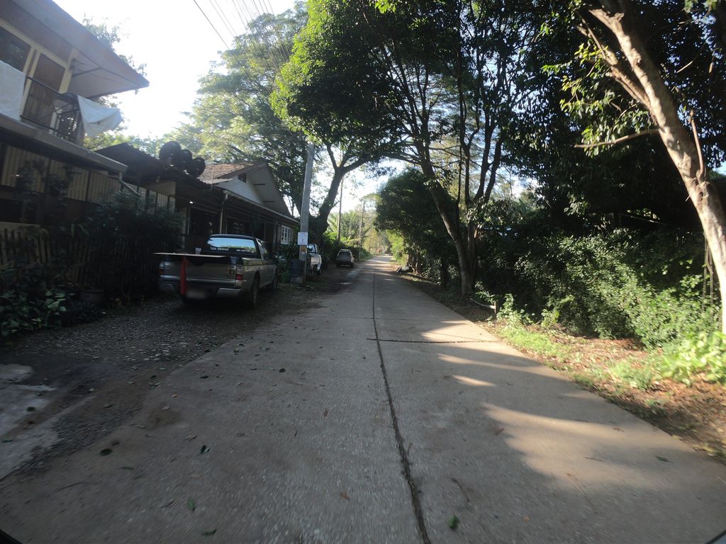 ภาพถนนตรงที่ บ้านซะปะดีไซน์ ตั้งอยู่ ถ่ายโดย chanuwath_grab พ.ศ. 2562 (2019) · A street-level view of where บ้านซะปะดีไซน์ · Ban Sa Pa Design stands, by chanuwath_grab in 2562 (2019)