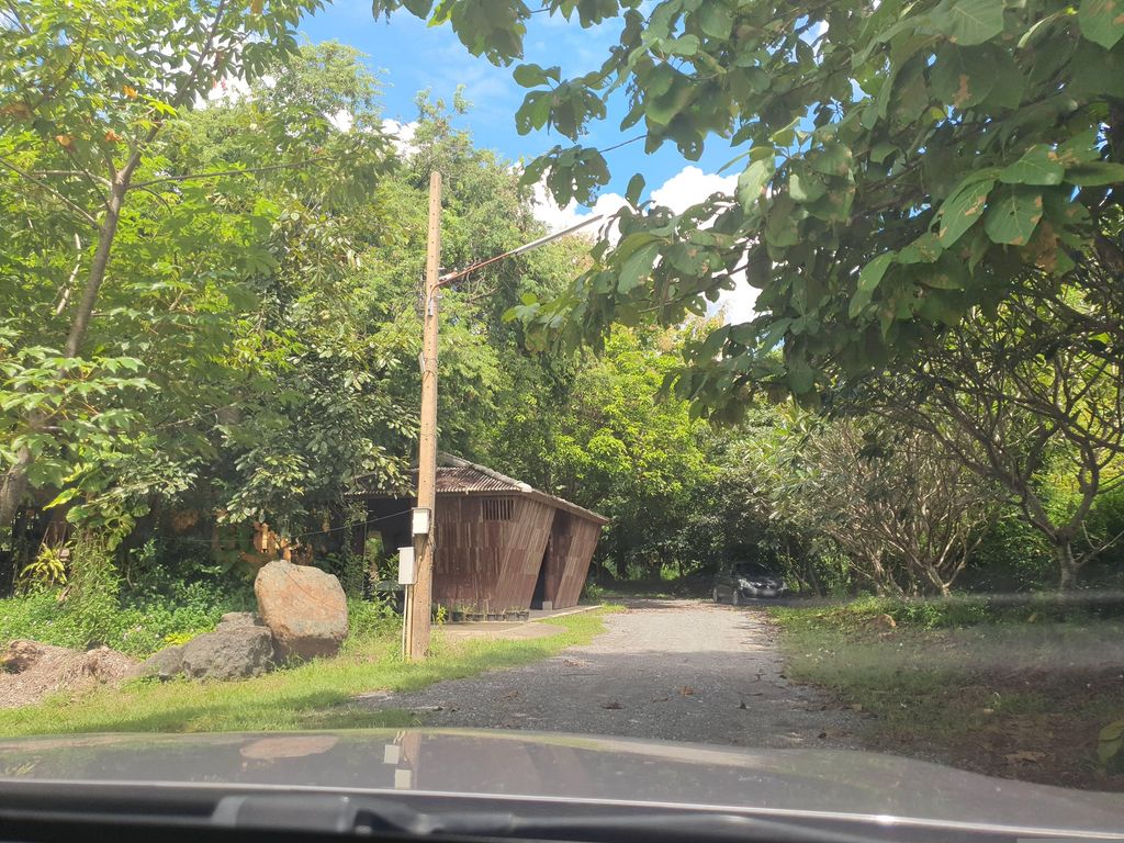 ภาพถนนตรงที่ สวนลุงเอก ตั้งอยู่ ถ่ายโดย jrcarlsen พ.ศ. 2566 (2023) · A street-level view of where สวนลุงเอก · Lung Ek Garden stands, by jrcarlsen in 2566 (2023)