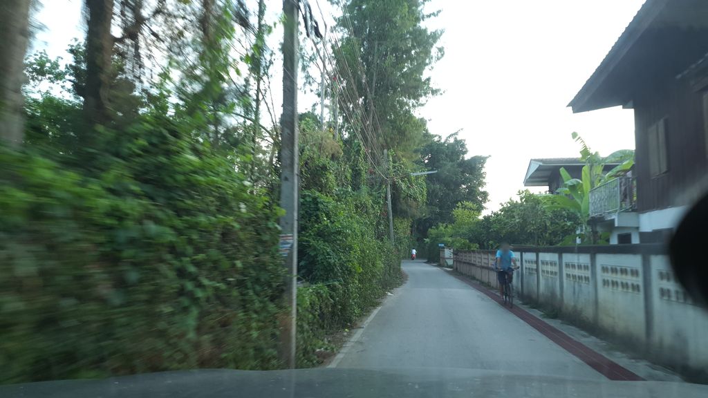 ภาพถนนตรงที่ วันชัยทัวร์ ตั้งอยู่ ถ่ายโดย jrcarlsen พ.ศ. 2562 (2019) · A street-level view of where วันชัยทัวร์ · Wanchaithua stands, by jrcarlsen in 2562 (2019)