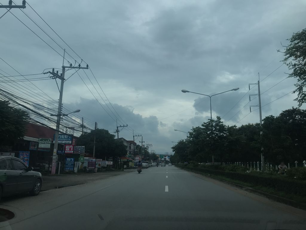 ภาพถนนตรงที่ เจ้านางแฮร์ดีไซน์ ตั้งอยู่ ถ่ายโดย prasert พ.ศ. 2561 (2018) · A street-level view of where เจ้านางแฮร์ดีไซน์ · Chaonang G-ZA Hair Design stands, by prasert in 2561 (2018)