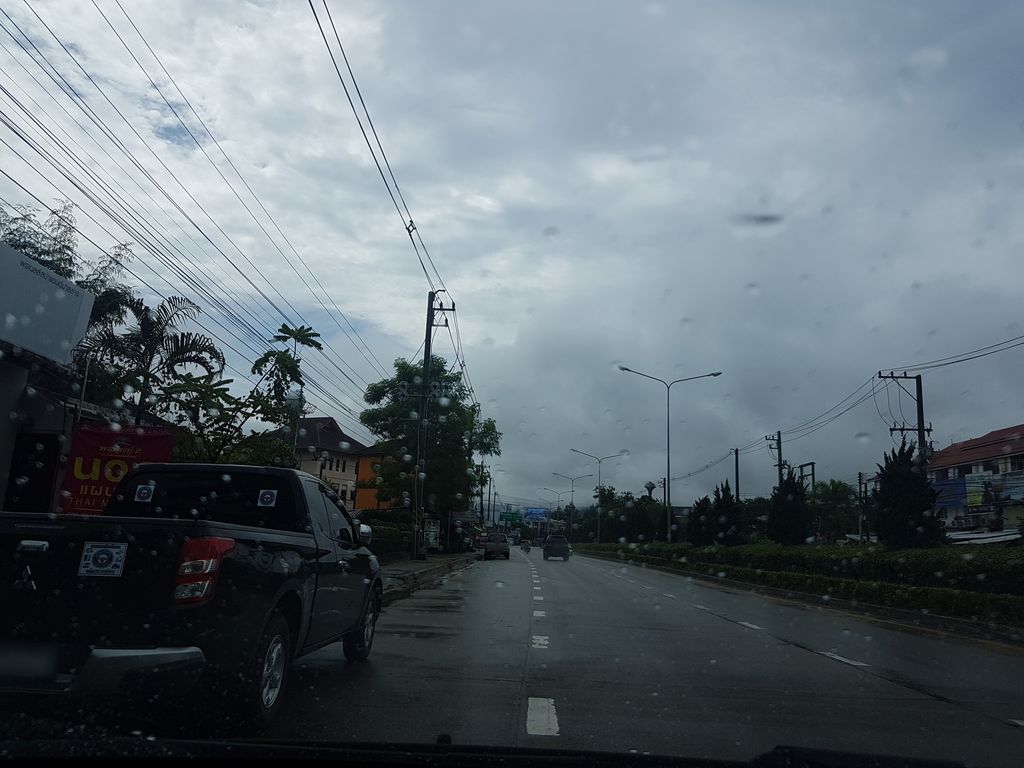 ภาพถนนตรงที่ OFTEN Coffee ตั้งอยู่ ถ่ายโดย ekkarin พ.ศ. 2561 (2018) · A street-level view of where OFTEN Coffee stands, by ekkarin in 2561 (2018)