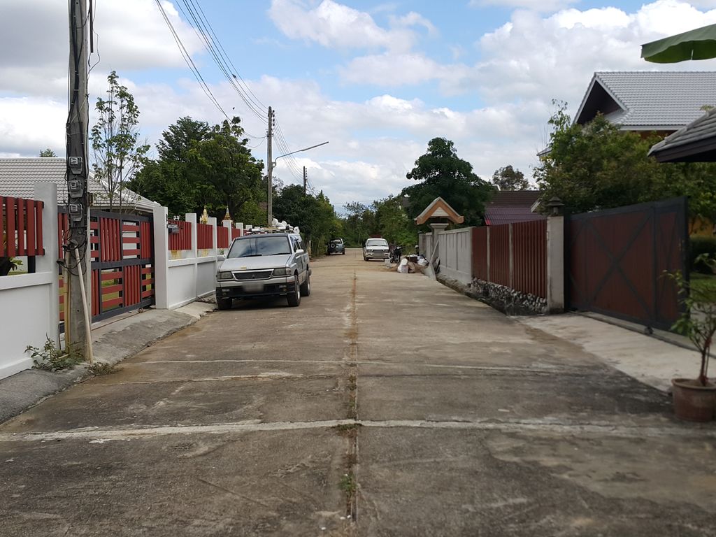 ภาพถนนตรงที่ The travelview tours ตั้งอยู่ ถ่ายโดย jrcarlsen พ.ศ. 2558 (2015) · A street-level view of where The travelview tours stands, by jrcarlsen in 2558 (2015)