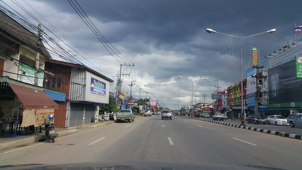 ภาพถนนตรงที่ ร้านข้าวต้มโกแป๊ะ ตั้งอยู่ ถ่ายโดย jrcarlsen พ.ศ. 2560 (2017) · A street-level view of where ร้านข้าวต้มโกแป๊ะ · Ran Khaotom Ko Pae stands, by jrcarlsen in 2560 (2017)