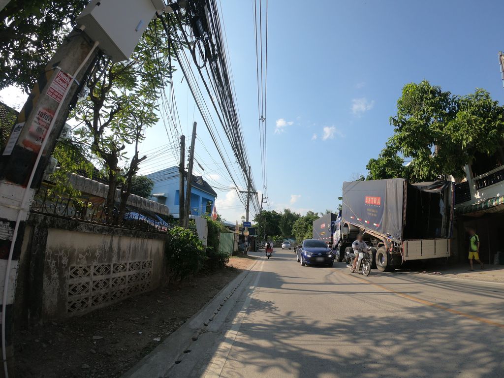 ภาพถนนตรงที่ AmperE Computer ตั้งอยู่ ถ่ายโดย chanuwath_grab พ.ศ. 2562 (2019) · A street-level view of where AmperE Computer stands, by chanuwath_grab in 2562 (2019)