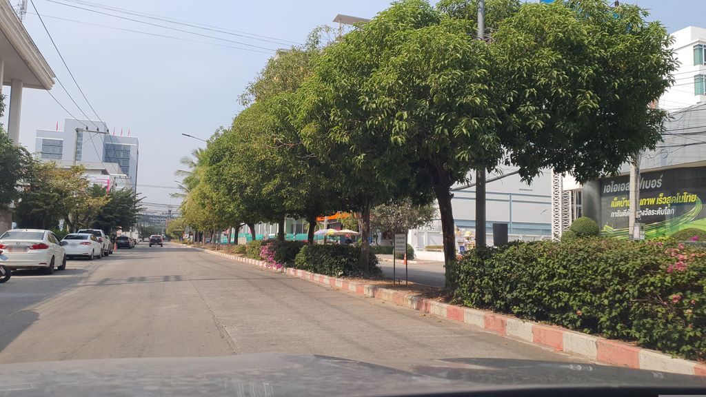 ภาพถนนตรงที่ ตรวจสุขภาพประจำปี กับ โรงพยาบาล เอ็ม ที อินเตอร์เมด ตั้งอยู่ ถ่ายโดย jrcarlsen พ.ศ. 2566 (2023) · A street-level view of where ตรวจสุขภาพประจำปี กับ โรงพยาบาล เอ็ม ที อินเตอร์เมด · Truatsukphap Pra Champi Kap Rongphayaban Em Thi Inter Met stands, by jrcarlsen in 2566 (2023)