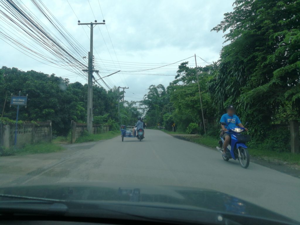 ภาพถนนตรงที่ ร้านวิเศษนิยม ตั้งอยู่ ถ่ายโดย chanon พ.ศ. 2561 (2018) · A street-level view of where ร้านวิเศษนิยม · Ran Wiset Niima stands, by chanon in 2561 (2018)
