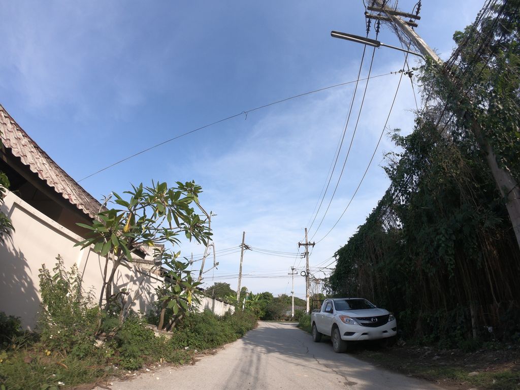 ภาพถนนตรงที่ CM BIKER ตั้งอยู่ ถ่ายโดย chanuwath_grab พ.ศ. 2562 (2019) · A street-level view of where CM BIKER stands, by chanuwath_grab in 2562 (2019)