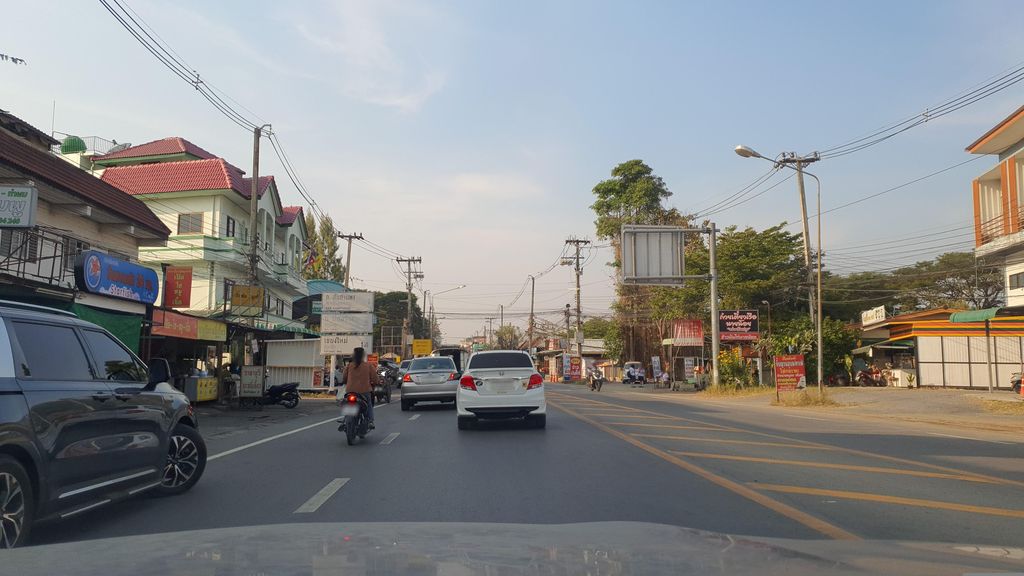 ภาพถนนตรงที่ อำนวยมอเตอร์ ไดนาโม ตั้งอยู่ ถ่ายโดย jrcarlsen พ.ศ. 2566 (2023) · A street-level view of where อำนวยมอเตอร์ ไดนาโม · Amnuaimotoe Dynamo stands, by jrcarlsen in 2566 (2023)