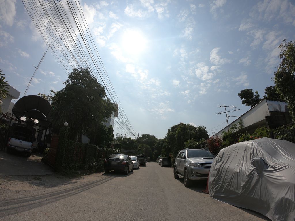 ภาพถนนตรงที่ ห้างหุ้นส่วนจำกัด พรพิพิธ ตั้งอยู่ ถ่ายโดย chanuwath_grab พ.ศ. 2562 (2019) · A street-level view of where ห้างหุ้นส่วนจำกัด พรพิพิธ · Phraphiphit Partnership stands, by chanuwath_grab in 2562 (2019)