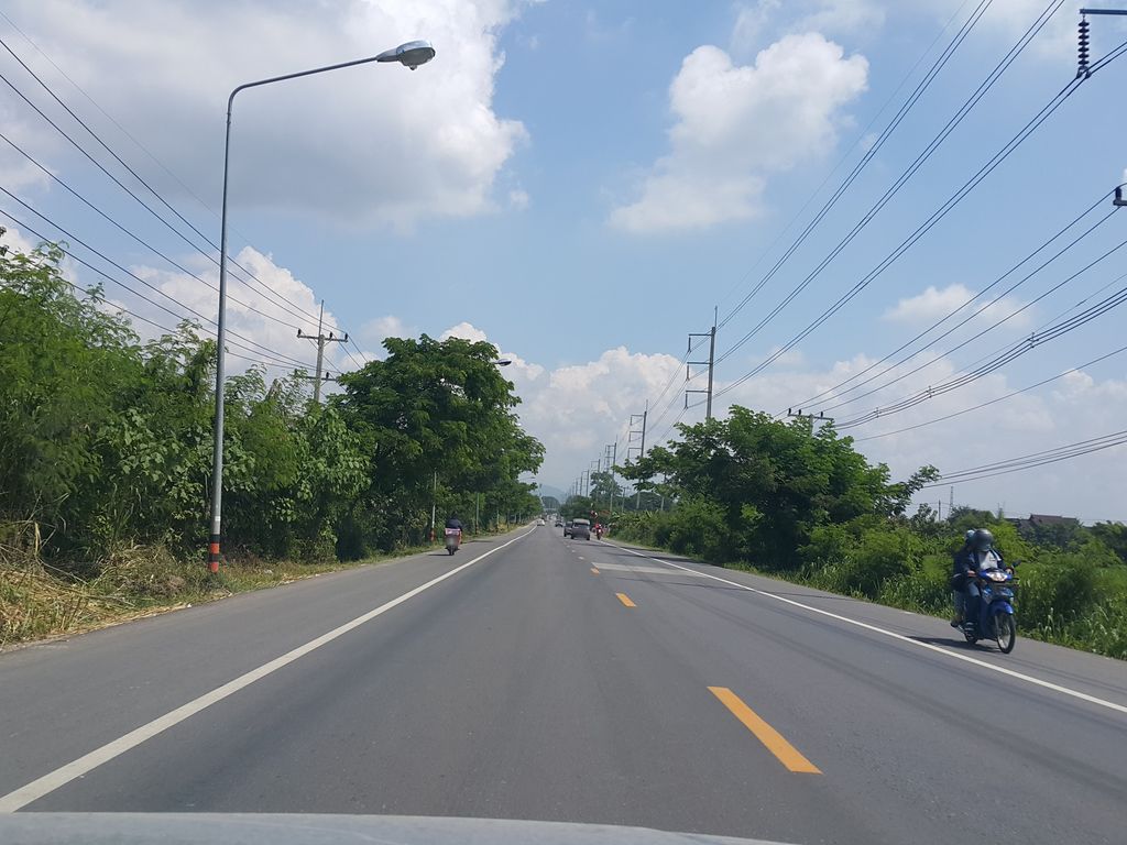 ภาพถนนตรงที่ กล้องวงจรปิด ระบบไฟฟ้า แอร์เชียงใหม่:LNB-Tech CCTv&Satellite Service ตั้งอยู่ ถ่ายโดย jrcarlsen พ.ศ. 2558 (2015) · A street-level view of where กล้องวงจรปิด ระบบไฟฟ้า แอร์เชียงใหม่:LNB-Tech CCTv&Satellite Service stands, by jrcarlsen in 2558 (2015)