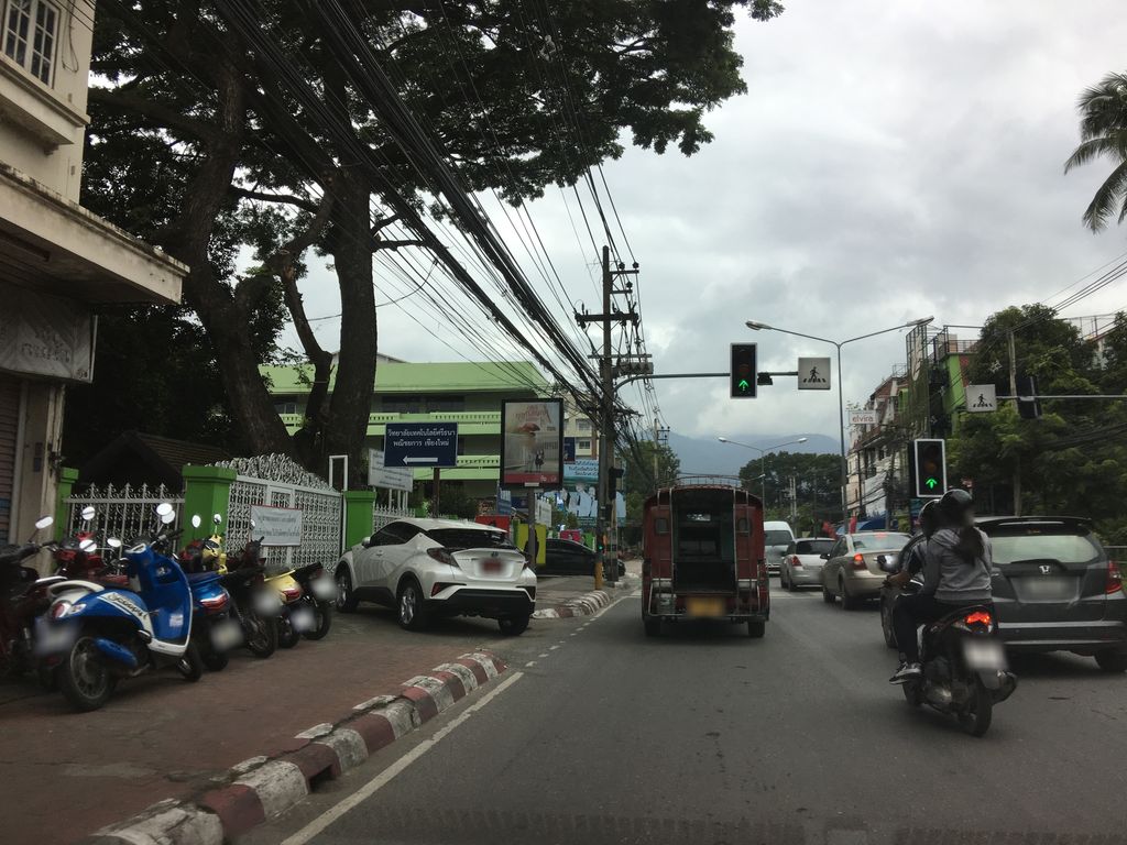 ภาพถนนตรงที่ Bikkychiangmai ตั้งอยู่ ถ่ายโดย wapriz พ.ศ. 2561 (2018) · A street-level view of where Bikkychiangmai stands, by wapriz in 2561 (2018)