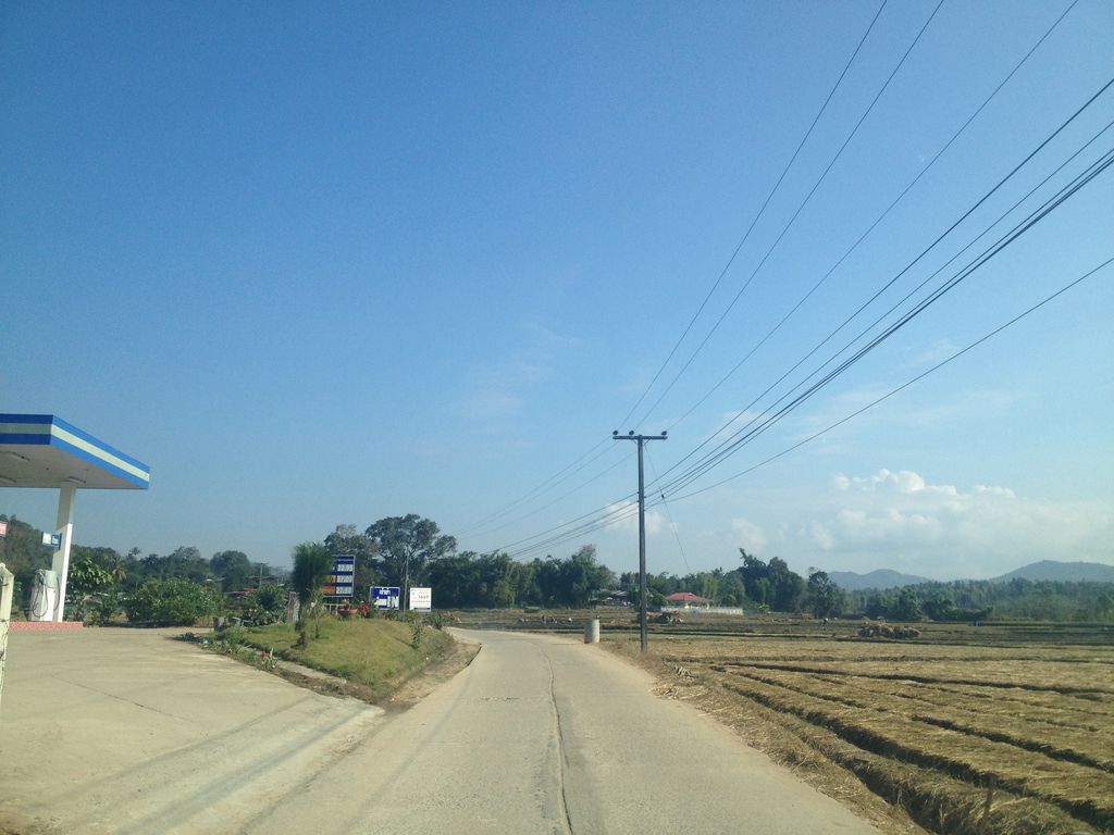 ภาพถนนตรงที่ หจก.โชคหนุนปิโตรเลียม ตั้งอยู่ ถ่ายโดย jimwatana พ.ศ. 2558 (2015) · A street-level view of where หจก.โชคหนุนปิโตรเลียม · .chok Nun Pitroliam Partnership stands, by jimwatana in 2558 (2015)