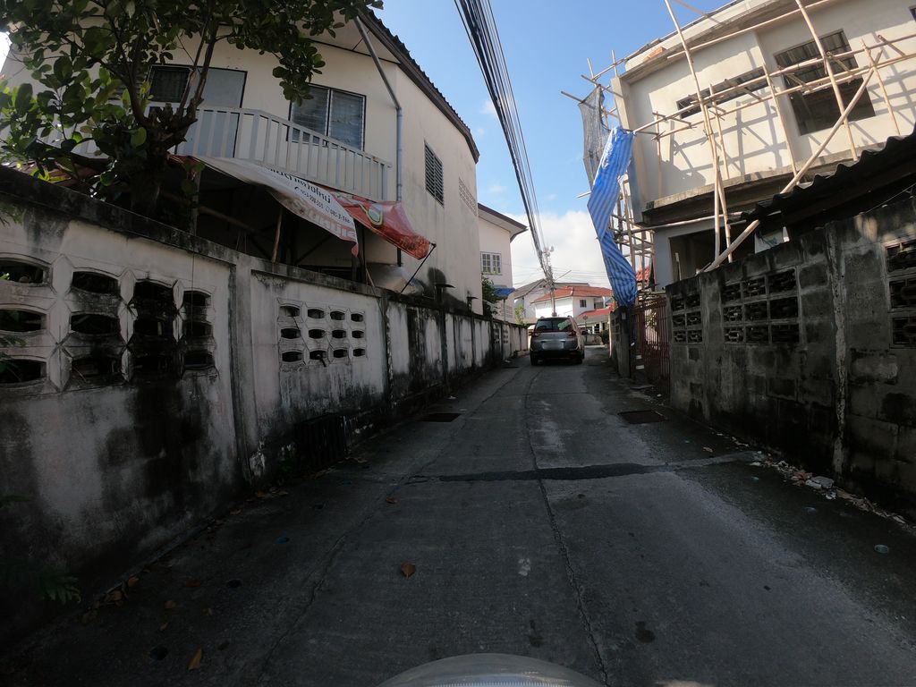 ภาพถนนตรงที่ Wisa Restaurant food & drinks ตั้งอยู่ ถ่ายโดย chanuwath_grab พ.ศ. 2562 (2019) · A street-level view of where Wisa Restaurant food & drinks stands, by chanuwath_grab in 2562 (2019)