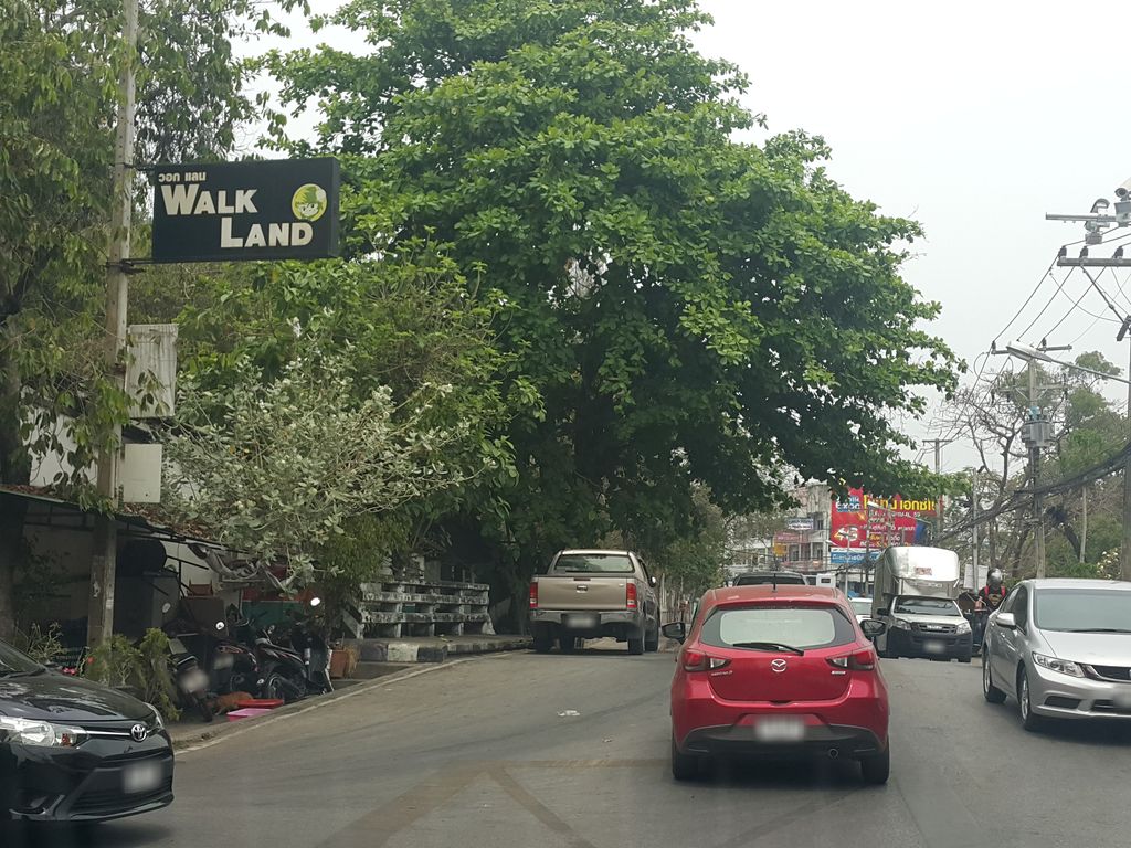 ภาพถนนตรงที่ OK COM It ตั้งอยู่ ถ่ายโดย jrcarlsen พ.ศ. 2559 (2016) · A street-level view of where OK COM It stands, by jrcarlsen in 2559 (2016)