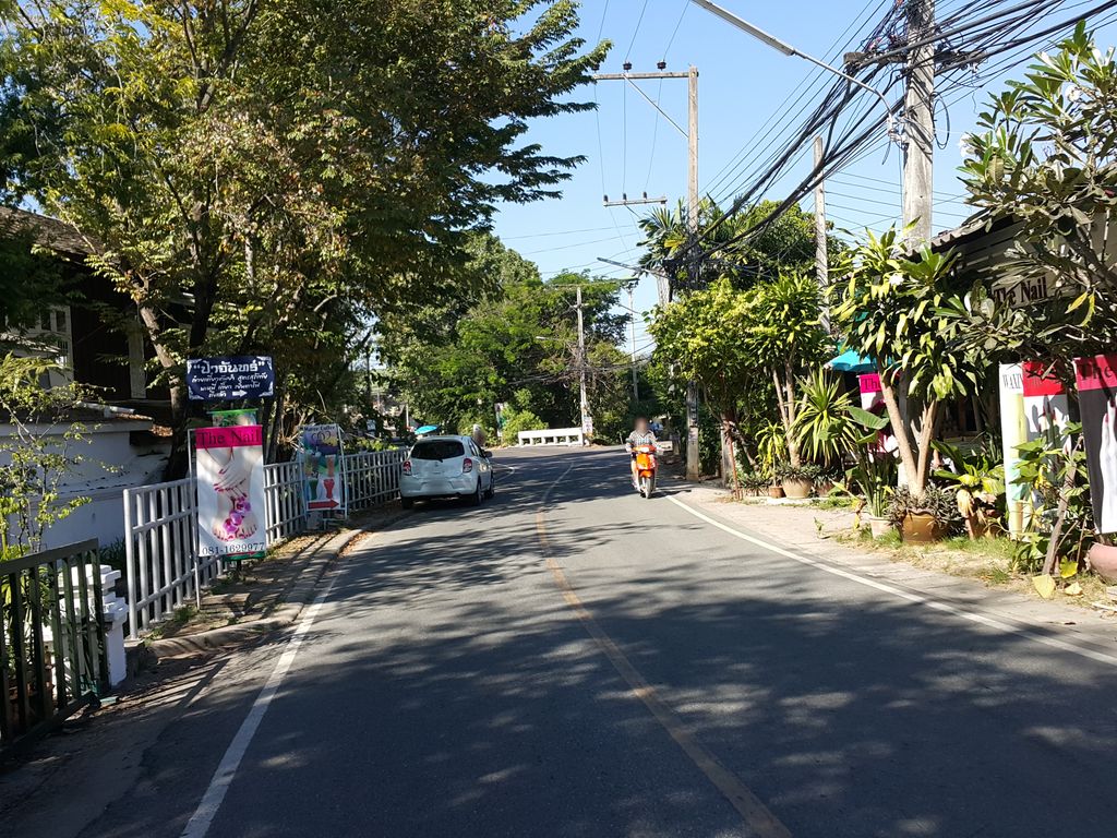 ภาพถนนตรงที่ Tub Tim Restaurant ตั้งอยู่ ถ่ายโดย jrcarlsen พ.ศ. 2557 (2014) · A street-level view of where Tub Tim Restaurant stands, by jrcarlsen in 2557 (2014)
