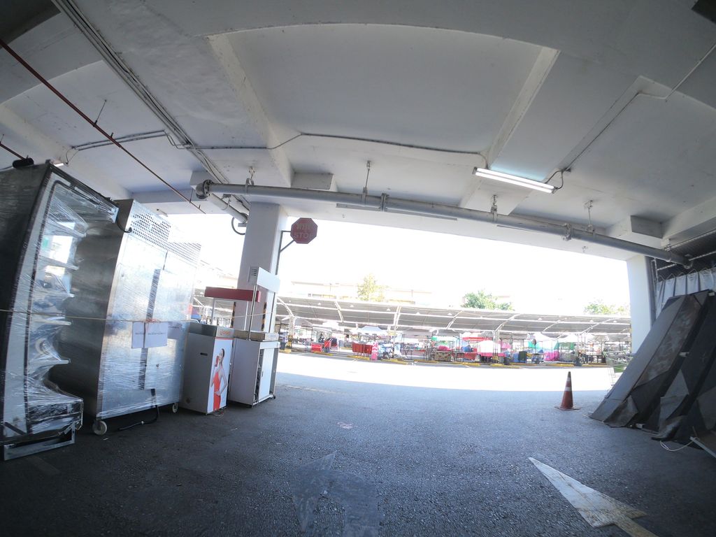 ภาพถนนตรงที่ ลานเบียร์@BigCExtra Chiang Mai ตั้งอยู่ ถ่ายโดย chanuwath_grab พ.ศ. 2562 (2019) · A street-level view of where ลานเบียร์@BigCExtra Chiang Mai stands, by chanuwath_grab in 2562 (2019)