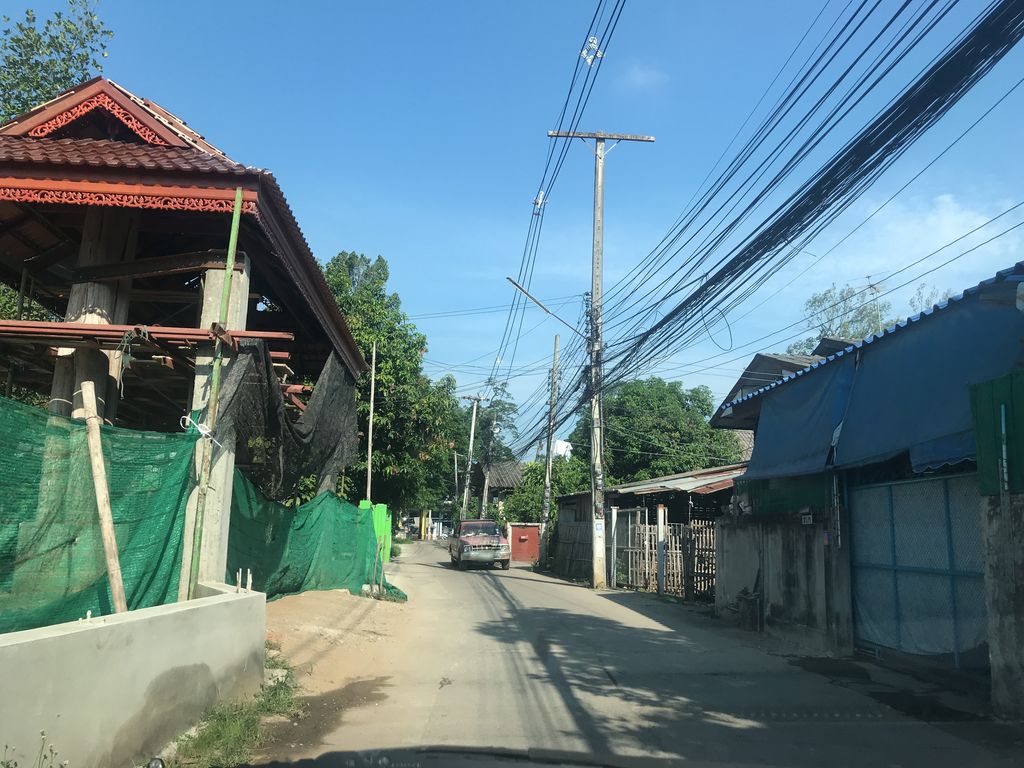 ภาพถนนตรงที่ อุ่นก๋วยเตี๋ยวต้มยำสุโขทัย ตั้งอยู่ ถ่ายโดย prasert พ.ศ. 2561 (2018) · A street-level view of where อุ่นก๋วยเตี๋ยวต้มยำสุโขทัย · Un Kuai Tiaotomyam Sukhothai stands, by prasert in 2561 (2018)