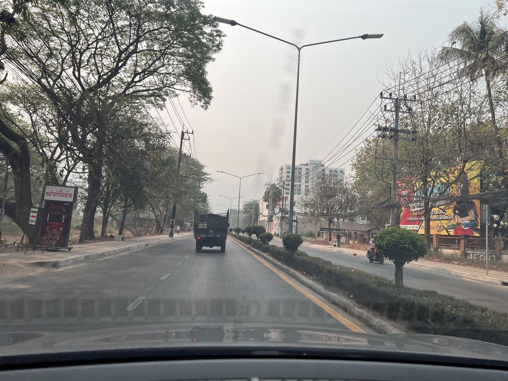ภาพถนนตรงที่ Red Room 199 ตั้งอยู่ ถ่ายโดย lin_wang พ.ศ. 2567 (2024) · A street-level view of where Red Room 199 stands, by lin_wang in 2567 (2024)