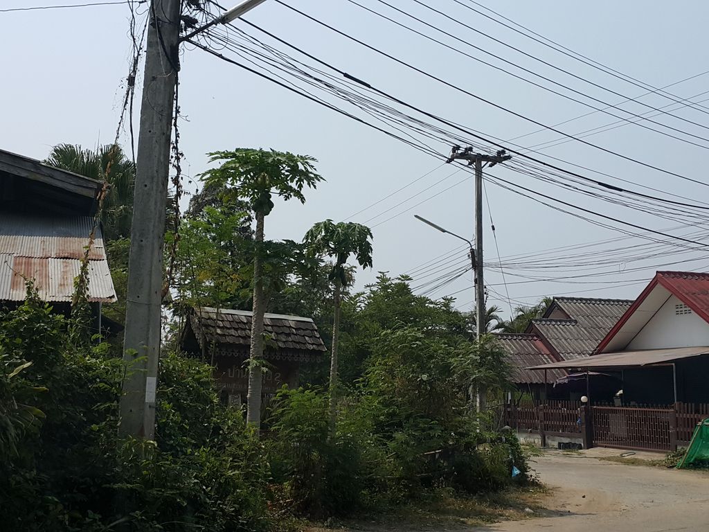 ภาพถนนตรงที่ ใจดีทัวร์ ตั้งอยู่ ถ่ายโดย jrcarlsen พ.ศ. 2559 (2016) · A street-level view of where ใจดีทัวร์ · Chaidithua stands, by jrcarlsen in 2559 (2016)
