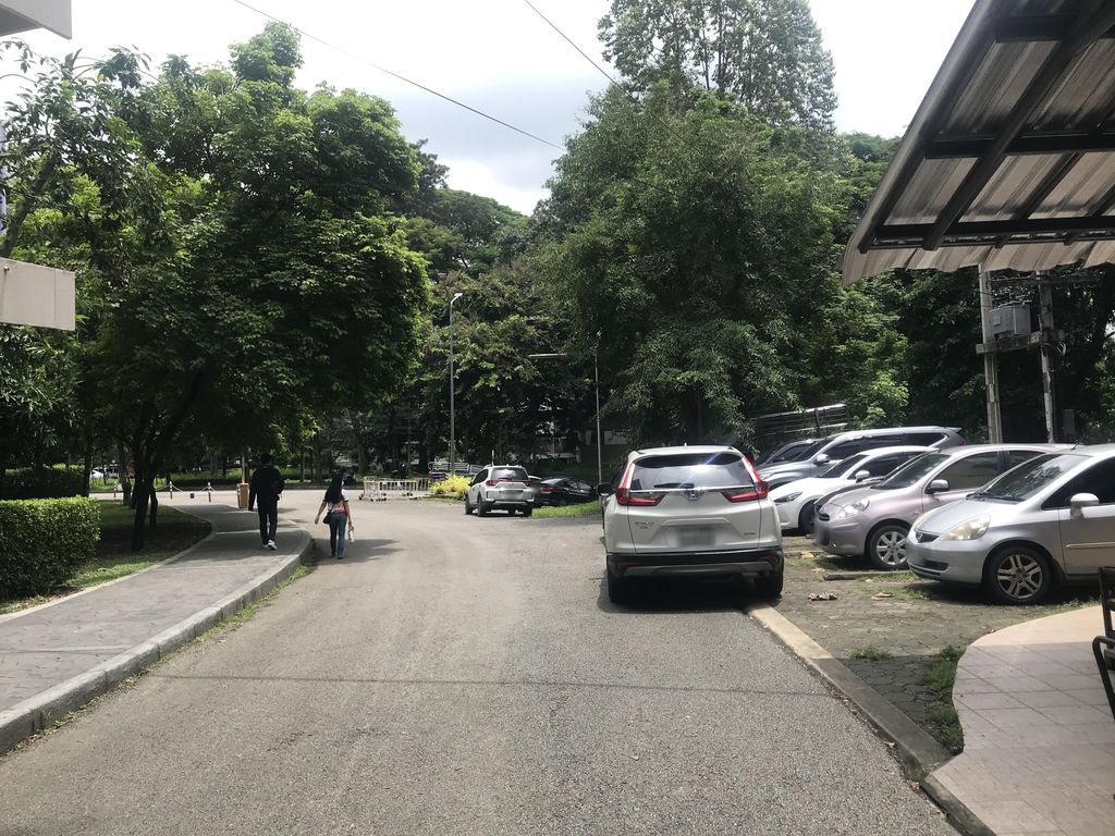 ภาพถนนตรงที่ Got A+ Coffee ตั้งอยู่ ถ่ายโดย scramhorn พ.ศ. 2565 (2022) · A street-level view of where Got A+ Coffee stands, by scramhorn in 2565 (2022)
