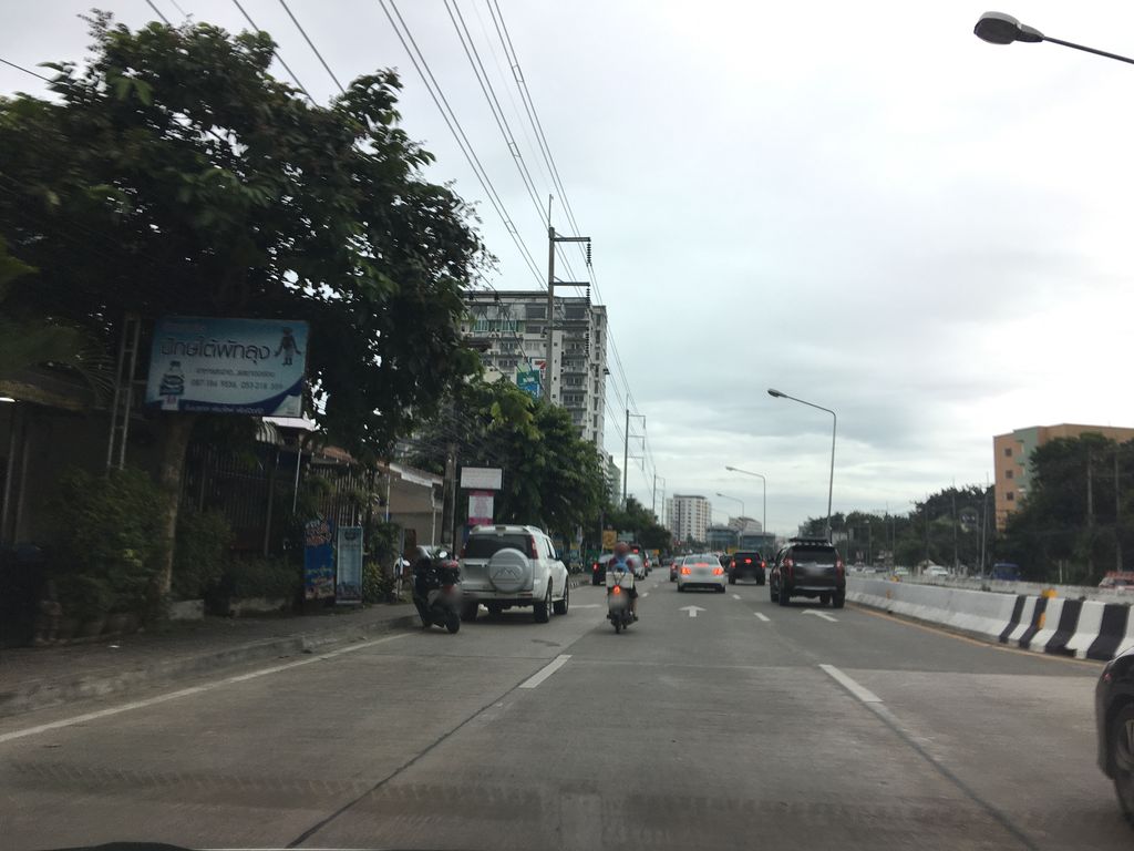 ภาพถนนตรงที่ ACC Clinic Center เชียงใหม่ ตั้งอยู่ ถ่ายโดย wapriz พ.ศ. 2561 (2018) · A street-level view of where ACC Clinic Center เชียงใหม่ stands, by wapriz in 2561 (2018)