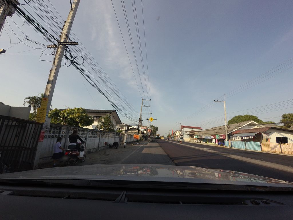 ภาพถนนตรงที่ 7-11 สาขาห้วยน้ำริน ตั้งอยู่ ถ่ายโดย mishari พ.ศ. 2563 (2020) · A street-level view of where 7-11 สาขาห้วยน้ำริน · 7-11 Sakha Huai Nam Rin stands, by mishari in 2563 (2020)