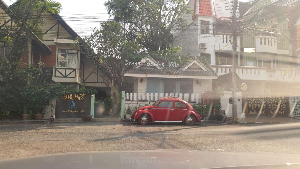 ภาพถนนตรงที่ ร้าน มุอิยะ Food & Cats ตั้งอยู่ ถ่ายโดย jrcarlsen พ.ศ. 2565 (2022) · A street-level view of where ร้าน มุอิยะ Food & Cats stands, by jrcarlsen in 2565 (2022)