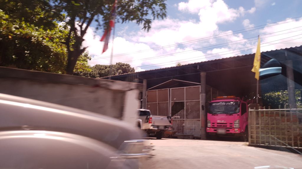 ภาพถนนตรงที่ S.V.J คอร์ท ตั้งอยู่ ถ่ายโดย silamanee พ.ศ. 2561 (2018) · A street-level view of where S.V.J คอร์ท · S.V.J Court stands, by silamanee in 2561 (2018)
