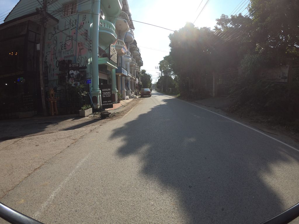 ภาพถนนตรงที่ Khun Tanai de Cafe ตั้งอยู่ ถ่ายโดย chanuwath_grab พ.ศ. 2562 (2019) · A street-level view of where Khun Tanai de Cafe stands, by chanuwath_grab in 2562 (2019)