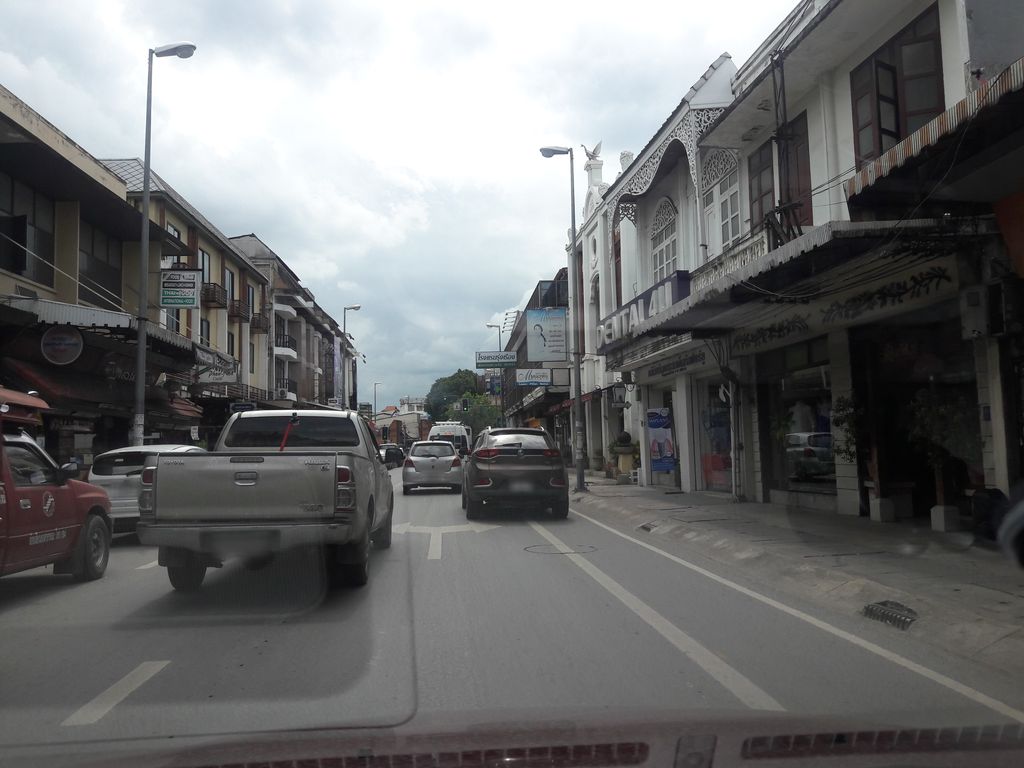 ภาพถนนตรงที่ Number One Massage ตั้งอยู่ ถ่ายโดย ratchaphat พ.ศ. 2561 (2018) · A street-level view of where Number One Massage stands, by ratchaphat in 2561 (2018)
