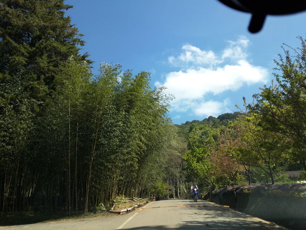 ภาพถนนตรงที่ Irada Farm Angkhang ตั้งอยู่ ถ่ายโดย mishari พ.ศ. 2558 (2015) · A street-level view of where Irada Farm Angkhang stands, by mishari in 2558 (2015)