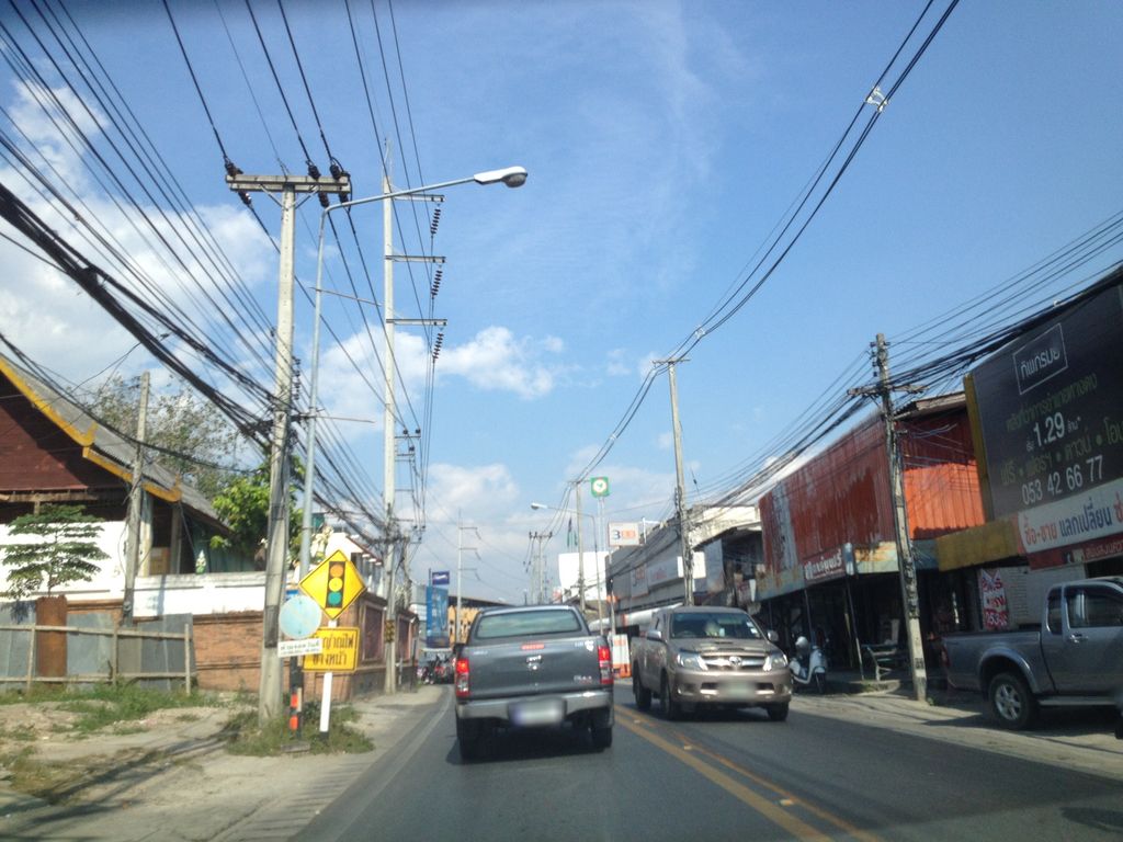 ภาพถนนตรงที่ เงินไชโย จอมทอง ตั้งอยู่ ถ่ายโดย jimwatana พ.ศ. 2558 (2015) · A street-level view of where เงินไชโย จอมทอง · Ngoen Chaiyo Chom Thong stands, by jimwatana in 2558 (2015)