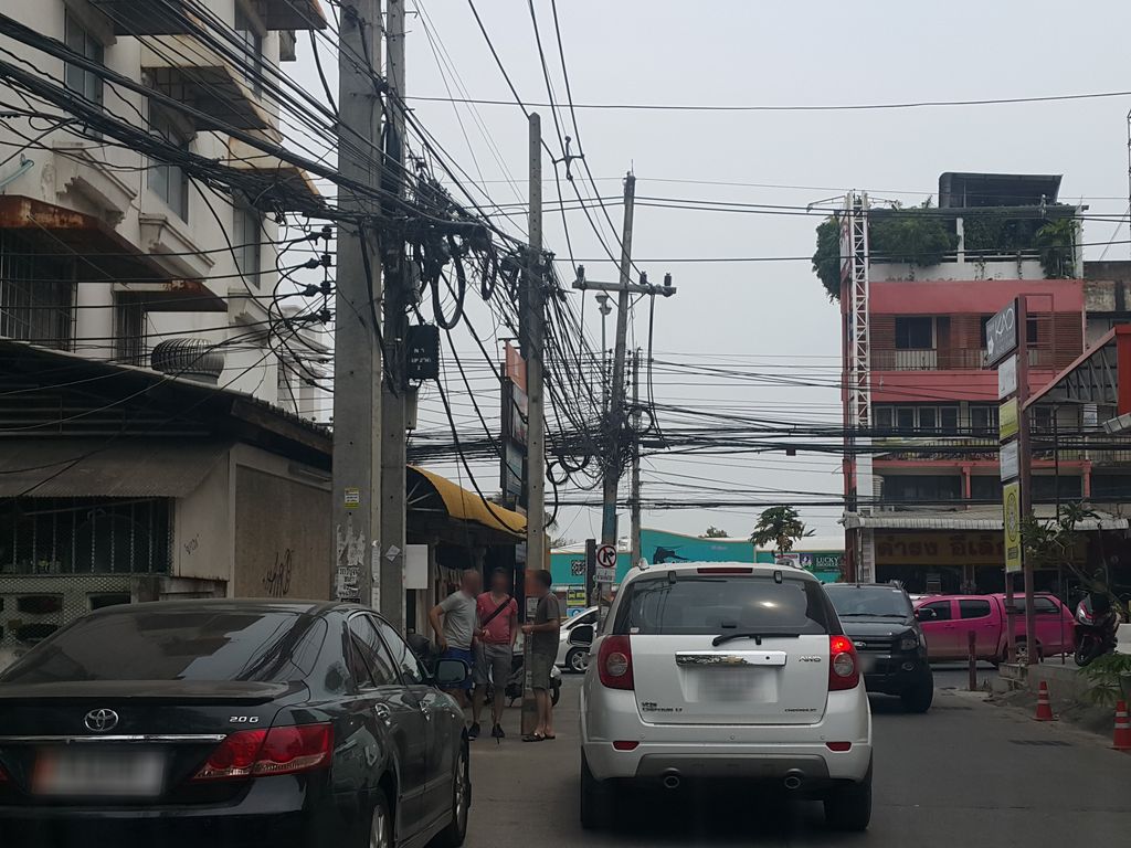 ภาพถนนตรงที่ Khao Soi & Co. ข้าวซอยแอนด์โค ตั้งอยู่ ถ่ายโดย jrcarlsen พ.ศ. 2559 (2016) · A street-level view of where Khao Soi & Co. ข้าวซอยแอนด์โค stands, by jrcarlsen in 2559 (2016)