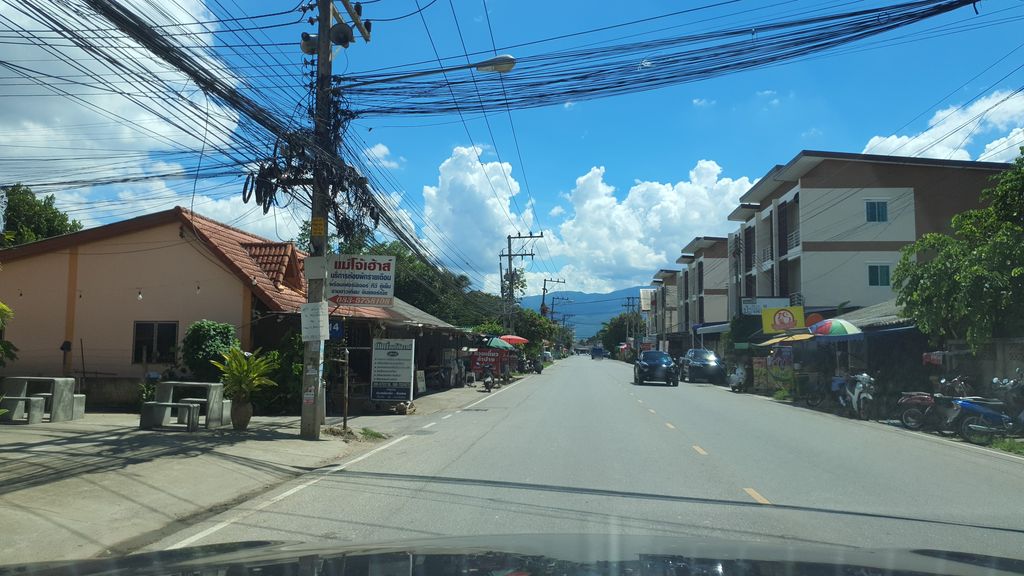 ภาพถนนตรงที่ เจ้อ๋อย การค้า ตั้งอยู่ ถ่ายโดย jrcarlsen พ.ศ. 2564 (2021) · A street-level view of where เจ้อ๋อย การค้า · Choeya Kankha stands, by jrcarlsen in 2564 (2021)