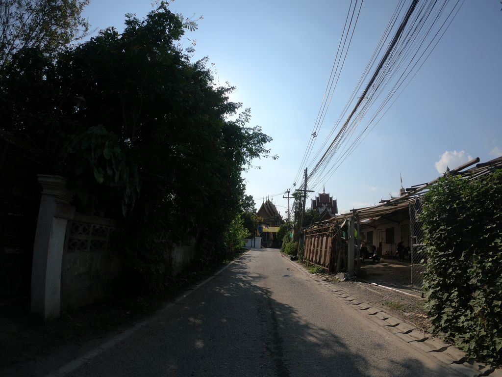 ภาพถนนตรงที่ นมหมีปั่น Mhee Mee Tang ตั้งอยู่ ถ่ายโดย chanuwath_grab พ.ศ. 2562 (2019) · A street-level view of where นมหมีปั่น Mhee Mee Tang stands, by chanuwath_grab in 2562 (2019)