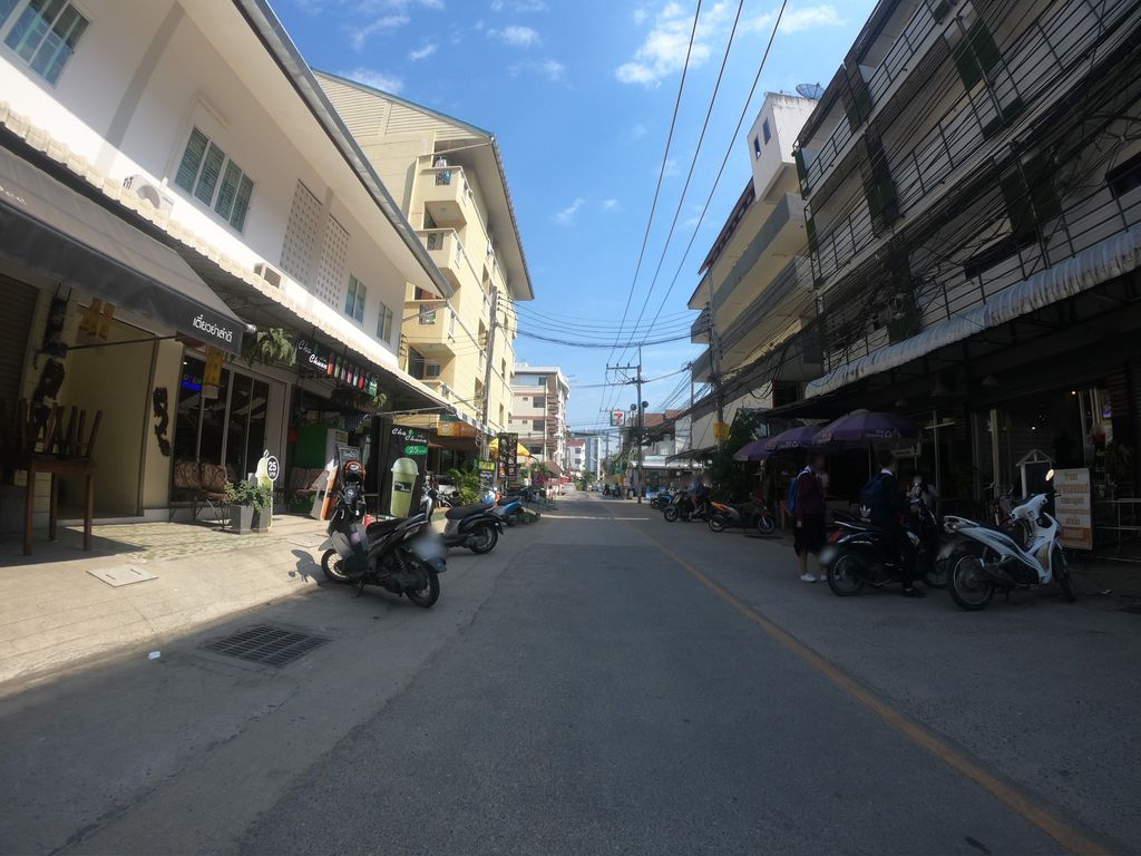 ภาพถนนตรงที่ 1991Barber ตั้งอยู่ ถ่ายโดย chanuwath_grab พ.ศ. 2562 (2019) · A street-level view of where 1991Barber stands, by chanuwath_grab in 2562 (2019)