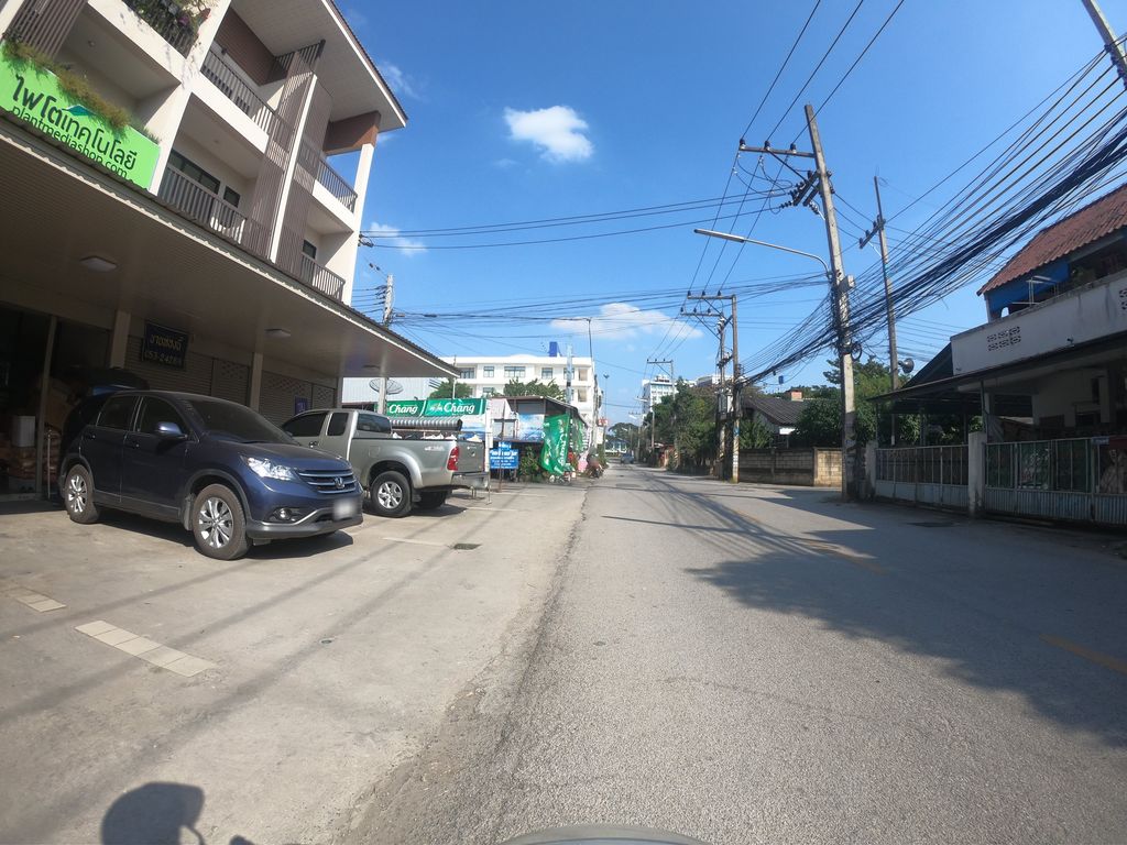 ภาพถนนตรงที่ ร้าน plantmedia - ไฟโตเทคโนโลยี แอนด์ อะโกรเคมิคอล ตั้งอยู่ ถ่ายโดย chanuwath_grab พ.ศ. 2562 (2019) · A street-level view of where ร้าน plantmedia - ไฟโตเทคโนโลยี แอนด์ อะโกรเคมิคอล stands, by chanuwath_grab in 2562 (2019)