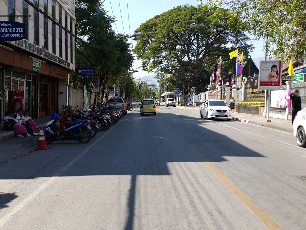ภาพถนนตรงที่ Jungle Trekking Chiang Mai ตั้งอยู่ ถ่ายโดย jrcarlsen พ.ศ. 2558 (2015) · A street-level view of where Jungle Trekking Chiang Mai stands, by jrcarlsen in 2558 (2015)