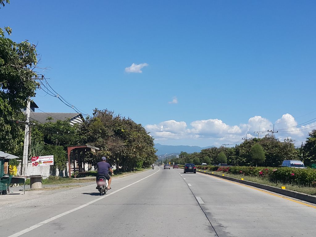 ภาพถนนตรงที่ ไทย ไท ทัย@ดอยสะเก็ด ตั้งอยู่ ถ่ายโดย jrcarlsen พ.ศ. 2558 (2015) · A street-level view of where ไทย ไท ทัย@ดอยสะเก็ด · Thai Thai Thai@Doi Saket stands, by jrcarlsen in 2558 (2015)