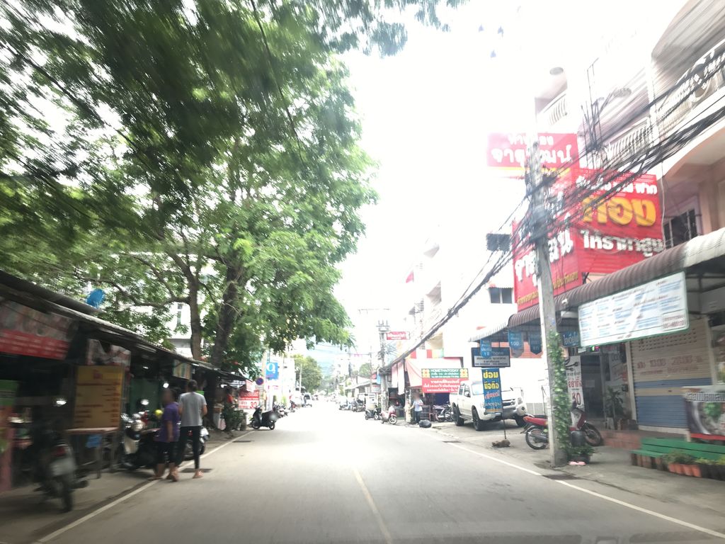 ภาพถนนตรงที่ หม่าล่า เจ็ดยอด ตั้งอยู่ ถ่ายโดย prasert พ.ศ. 2561 (2018) · A street-level view of where หม่าล่า เจ็ดยอด · Mala Chet Yot stands, by prasert in 2561 (2018)