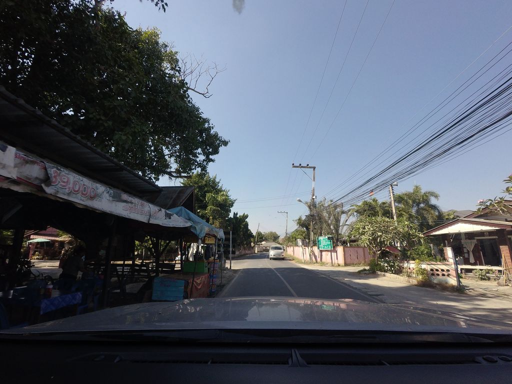ภาพถนนตรงที่ ปี้ดาวก๋วยเตี๋ยวไส้ ตั้งอยู่ ถ่ายโดย mishari พ.ศ. 2564 (2021) · A street-level view of where ปี้ดาวก๋วยเตี๋ยวไส้ · Pi Dao Kuaitiao Sai stands, by mishari in 2564 (2021)