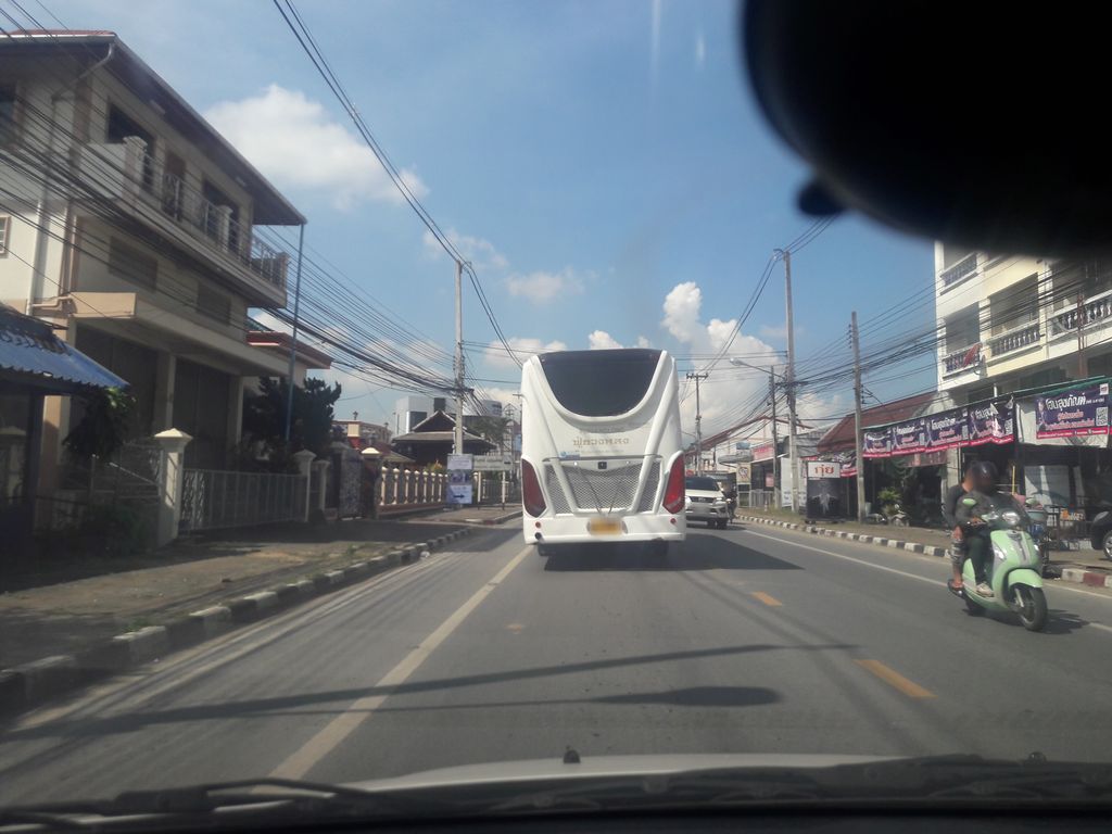 ภาพถนนตรงที่ สยาม ฟลาย ตั้งอยู่ ถ่ายโดย noochjaree พ.ศ. 2561 (2018) · A street-level view of where สยาม ฟลาย · Sayam Flai stands, by noochjaree in 2561 (2018)