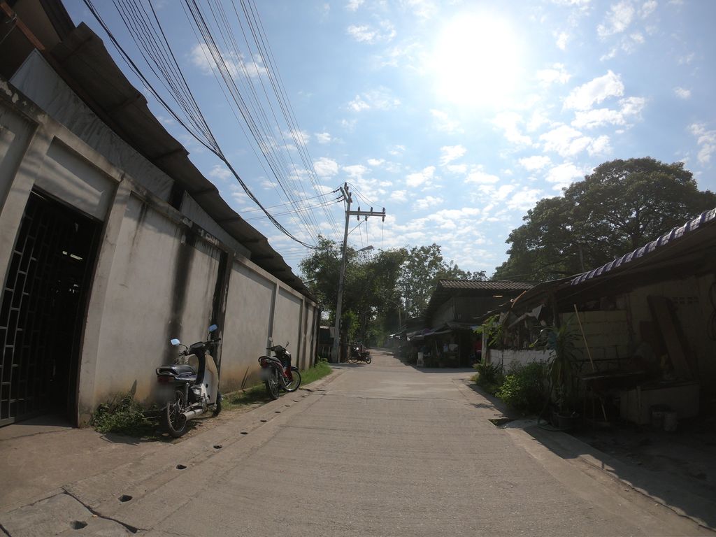 ภาพถนนตรงที่ อู่ช่างแน๊ต ตั้งอยู่ ถ่ายโดย chanuwath_grab พ.ศ. 2562 (2019) · A street-level view of where อู่ช่างแน๊ต · Uchangnaet stands, by chanuwath_grab in 2562 (2019)