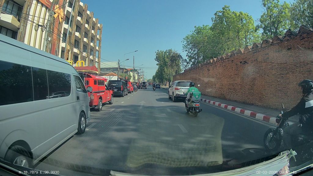 ภาพถนนตรงที่ DHL Service Point Chiangmai - Thapae Gate ตั้งอยู่ ถ่ายโดย ThailandCambodia พ.ศ. 2569 (2026) · A street-level view of where DHL Service Point Chiangmai - Thapae Gate stands, by ThailandCambodia in 2569 (2026)