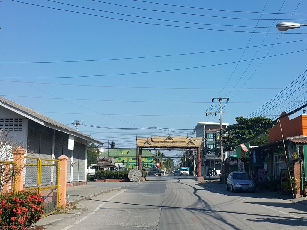 ภาพถนนตรงที่ B M bar ตั้งอยู่ ถ่ายโดย jrcarlsen พ.ศ. 2558 (2015) · A street-level view of where B M bar stands, by jrcarlsen in 2558 (2015)