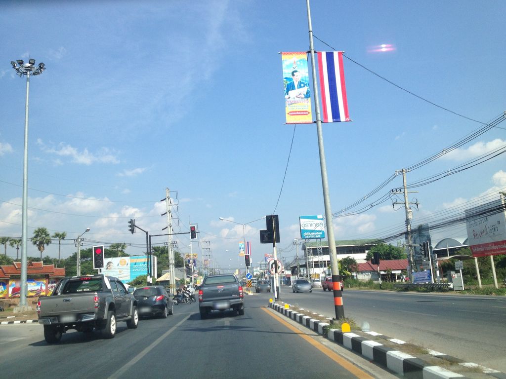 ภาพถนนตรงที่ คลินิกเด็กหมออัญชลี จอมทอง ตั้งอยู่ ถ่ายโดย jimwatana พ.ศ. 2558 (2015) · A street-level view of where คลินิกเด็กหมออัญชลี จอมทอง · Dek Mo Anchali Chom Thong Clinic stands, by jimwatana in 2558 (2015)