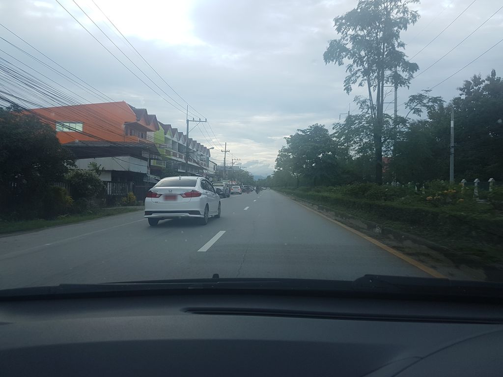 ภาพถนนตรงที่ เลอวองจินตคณิต ตั้งอยู่ ถ่ายโดย ekkarin พ.ศ. 2561 (2018) · A street-level view of where เลอวองจินตคณิต · Loe Wong Chintoknit stands, by ekkarin in 2561 (2018)